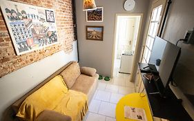 Apartamento central com pátio, 1 quadra do calçadão